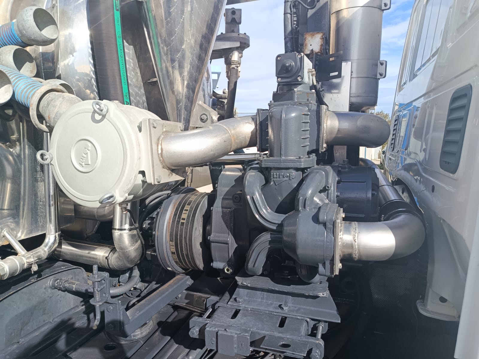 Spurgo combinata Az. Ecologica multiservizi su IVECO EUROCARGO 140-250 E6 del 2017