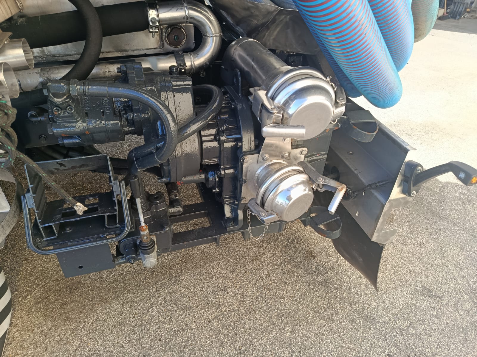 Spurgo combinata Az. Ecologica multiservizi su IVECO EUROCARGO 140-250 E6 del 2017
