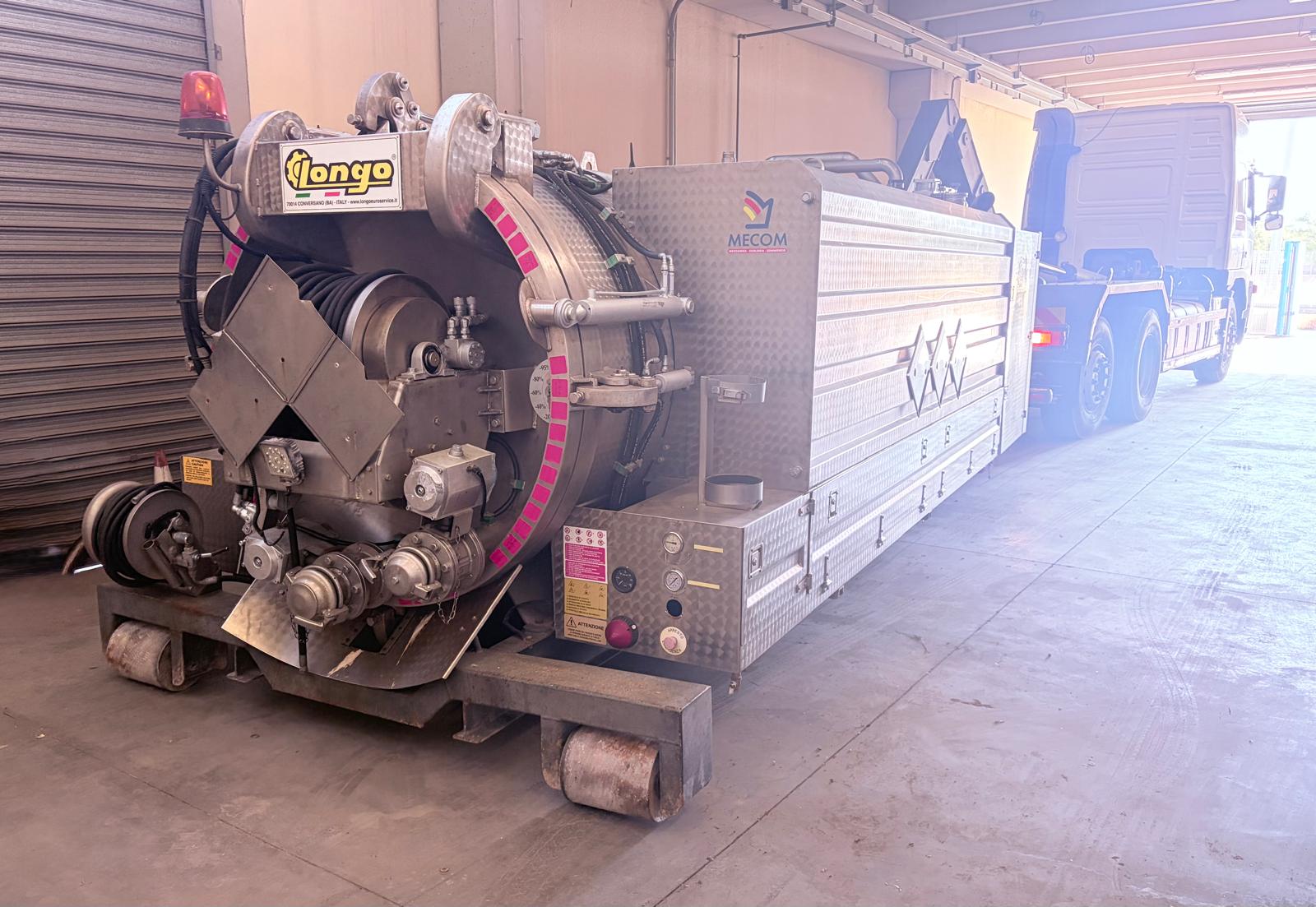 Cisterna scarrabile ADR LONGO con motore ausiliario 6.20 MT