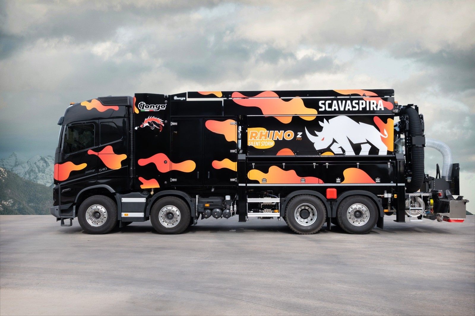 LONGO SCAVASPIRA RHINO 12 TAVFUN SU VOLVO FH 13 540 CV 8X2 pneumatico