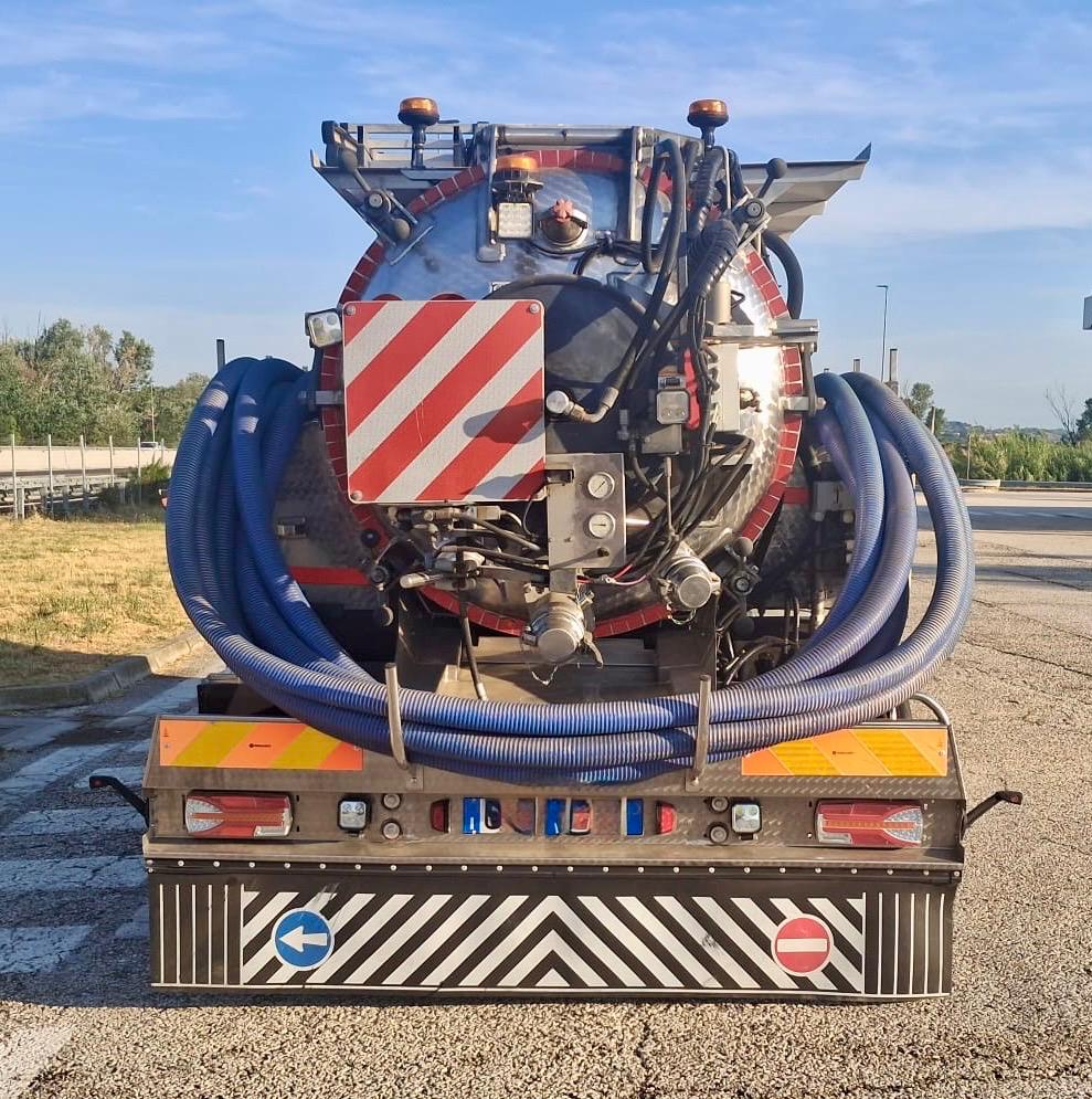 Spurgo combinata AEM su Iveco eurocargo