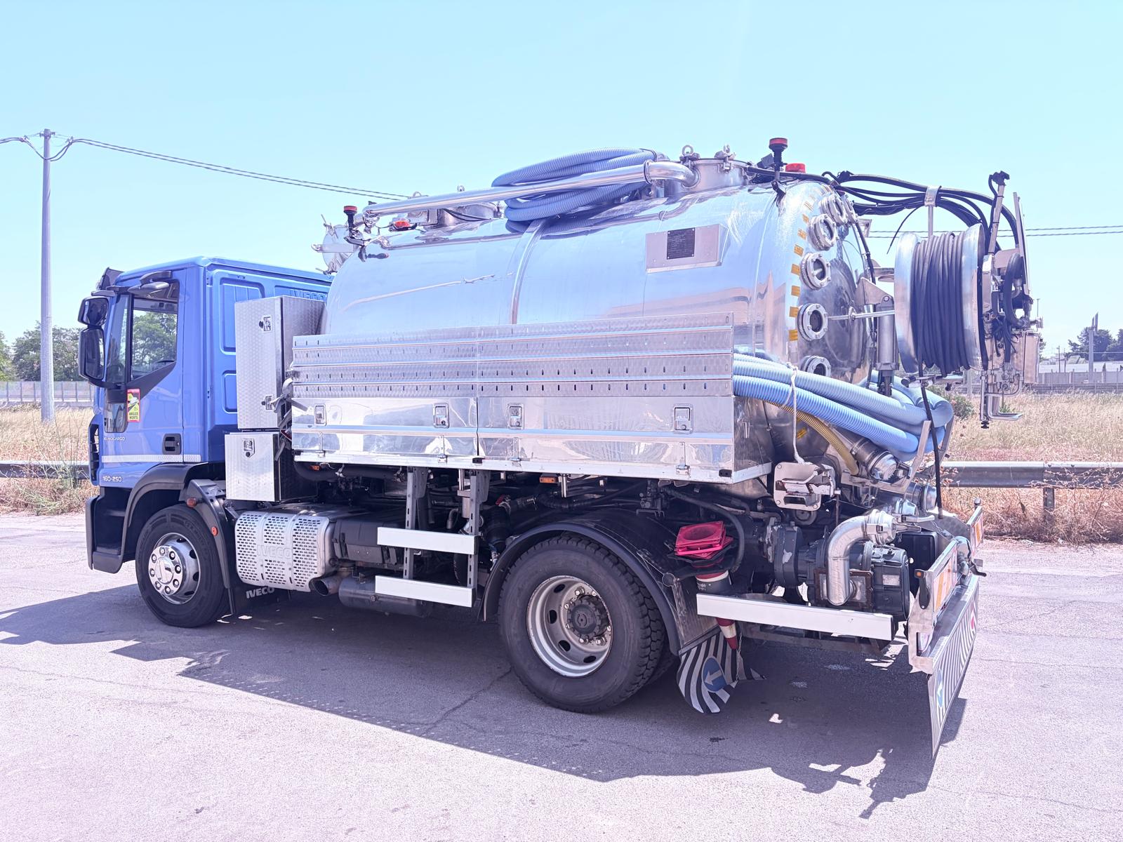 Spurgo combinata OMEGA su Iveco Eurocargo 160E25