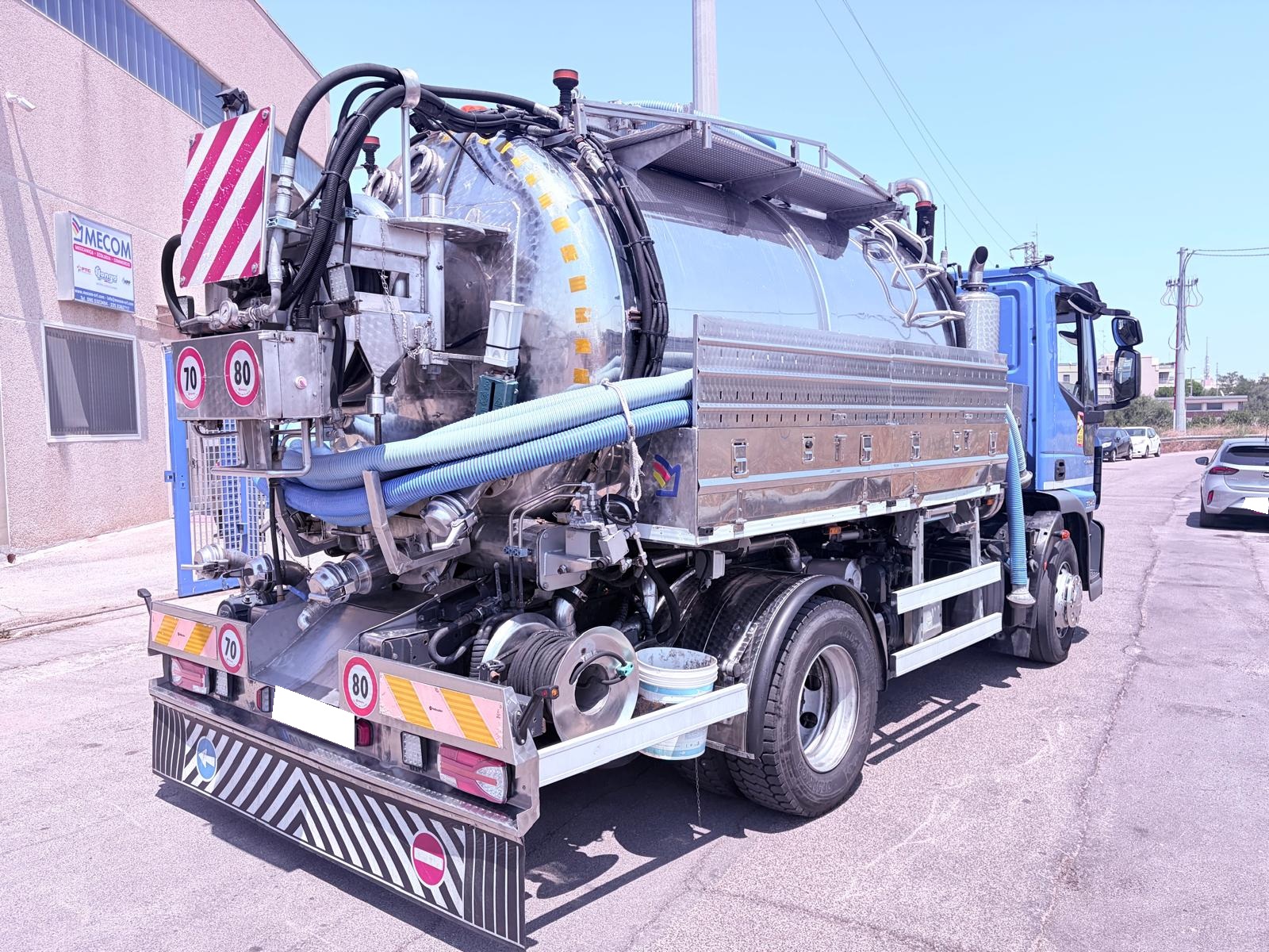 Spurgo combinata OMEGA su Iveco Eurocargo 160E25