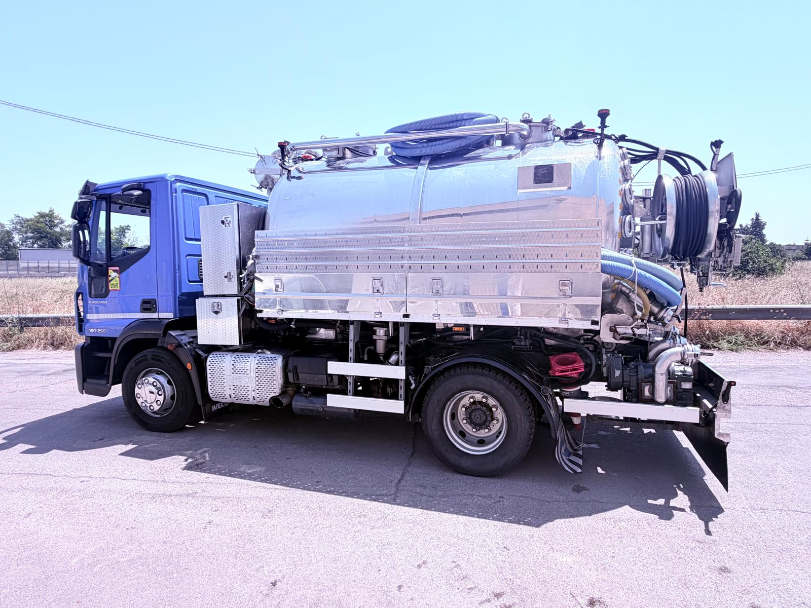 Spurgo combinata OMEGA su Iveco Eurocargo 160E25