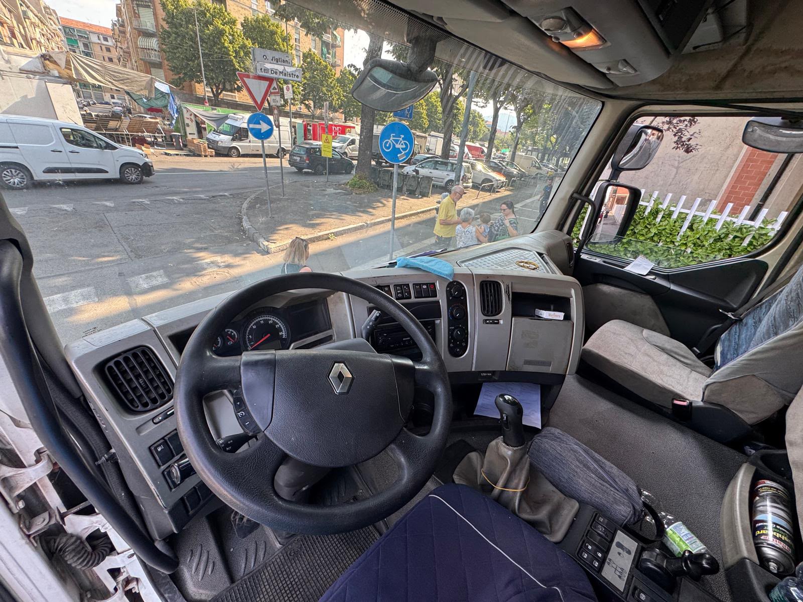 Cisterna trasporto acqua potabile su Renault 450