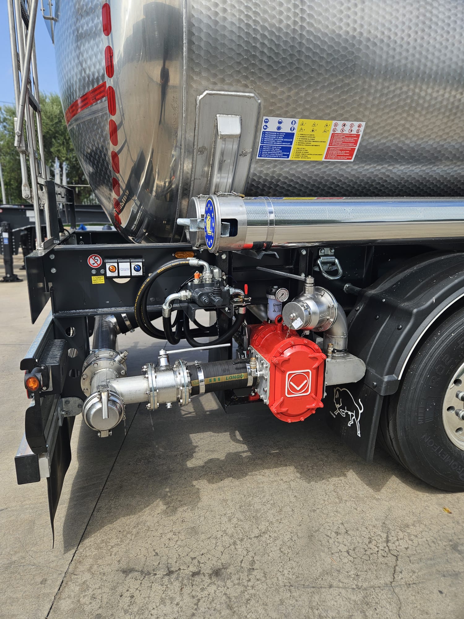 CISTERNA CON SEMIRIMORCHIO ADR LONGO 32000 SU CARMOSINO WTS nuovo da immatricoalre