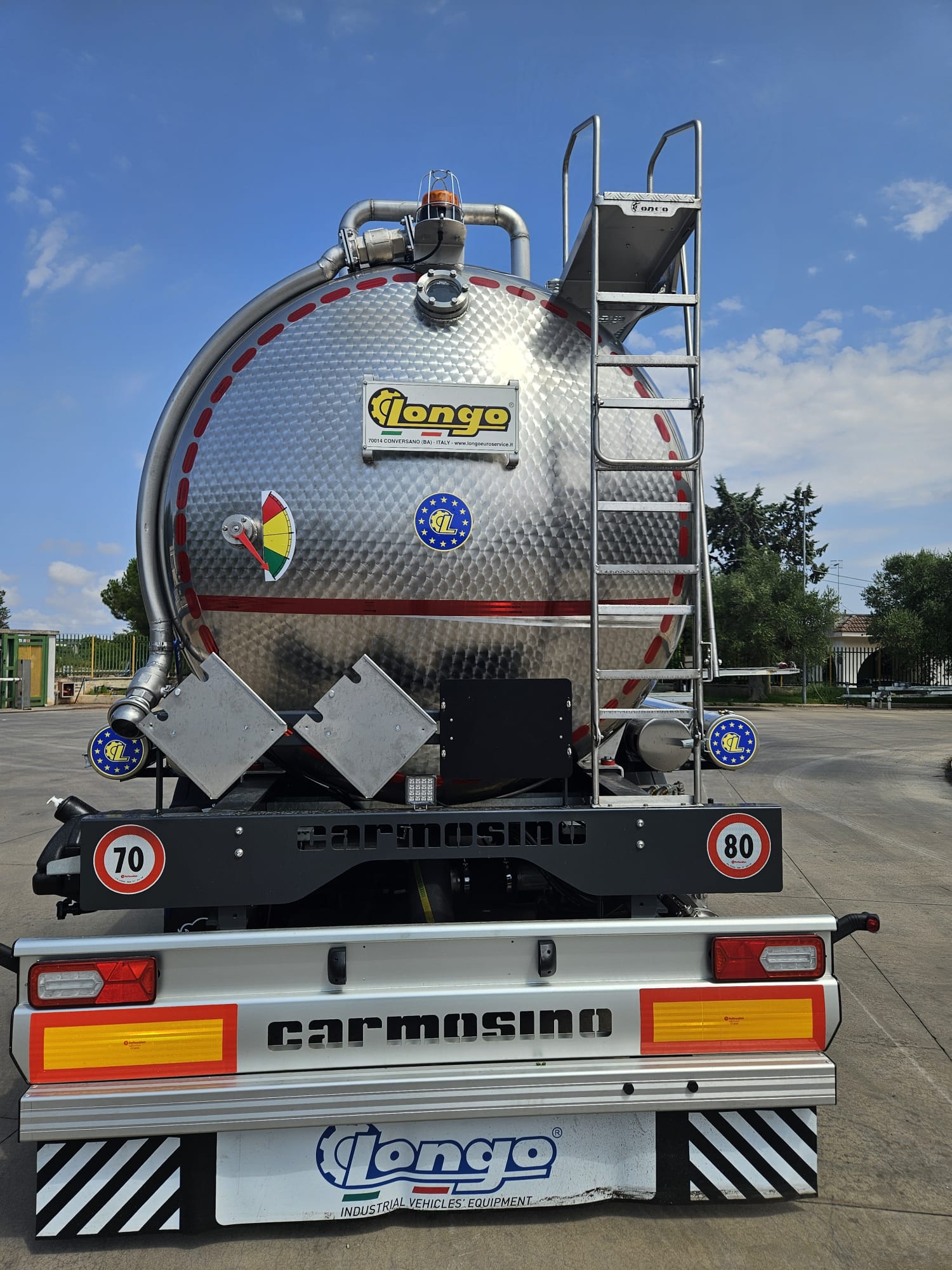 CISTERNA CON SEMIRIMORCHIO ADR LONGO 32000 SU CARMOSINO WTS nuovo da immatricoalre